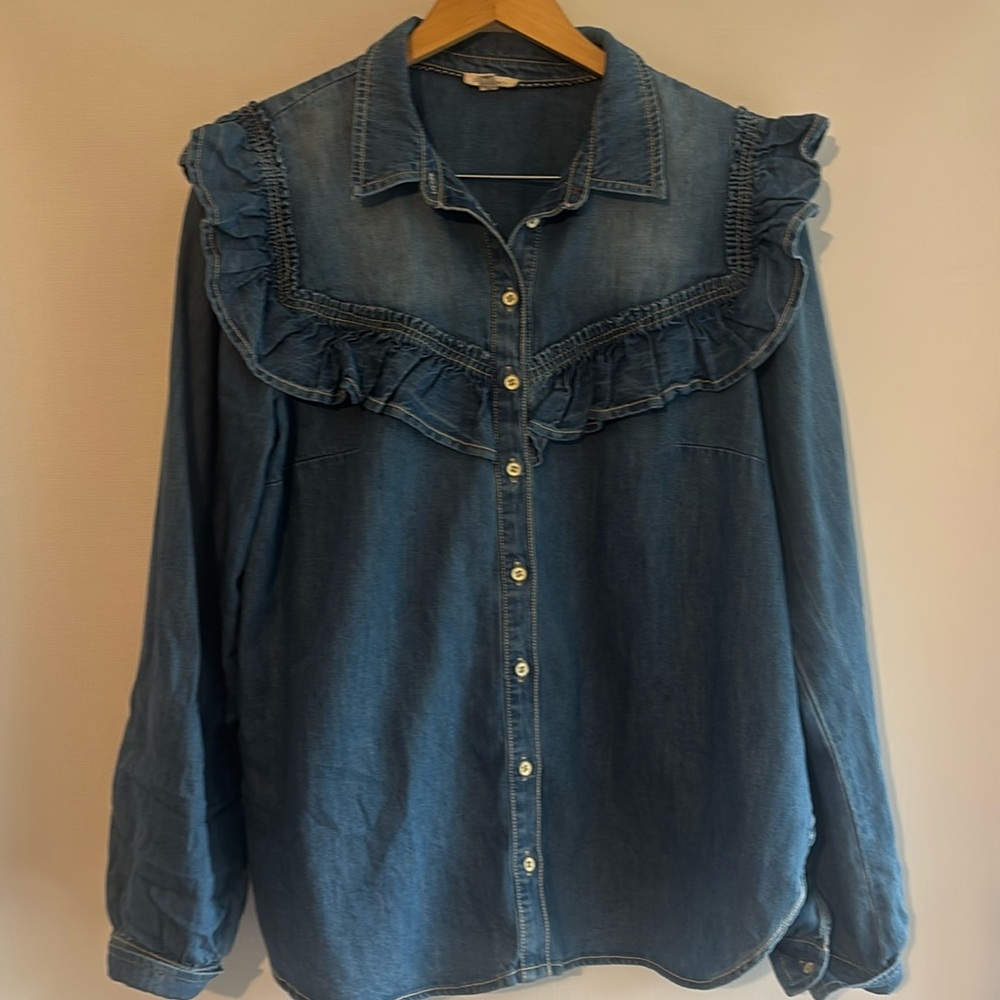 Pilcro / Anthropologie Denim ruffled blouse